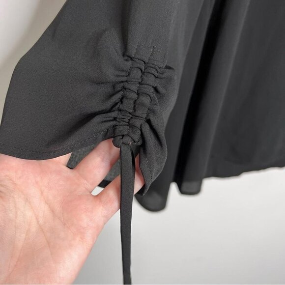 Everleigh Womens Size Medium Black Tunic Blouse Gathered Sleeves Lightweight - Picture 3 of 10